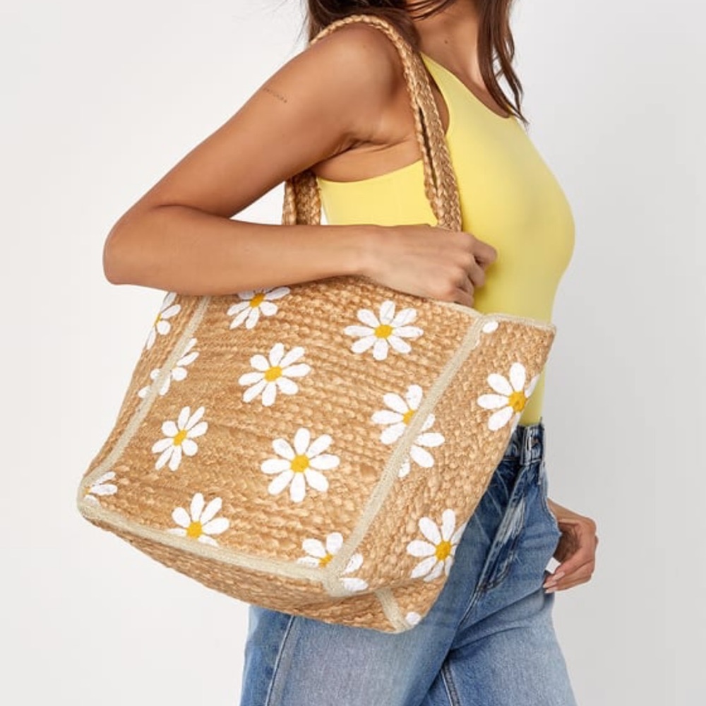 Lulu's Natural Straw Tote with White & Yellow Daisy Embroidery